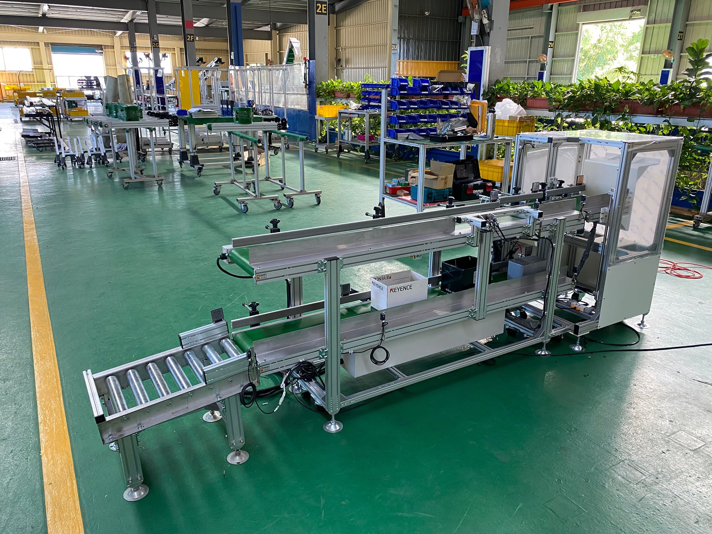 Aluminum extrusion flat belt lifting conveyor - APL CONVEYOR Automatic ENTERPRISE CO.,LTD